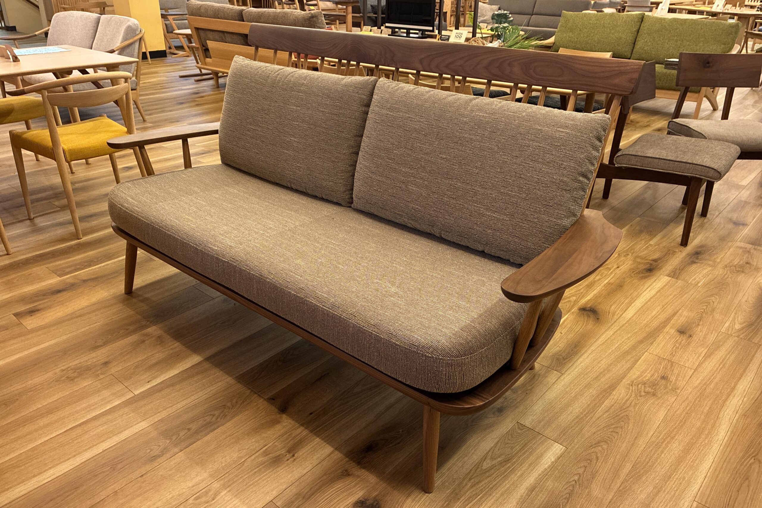 飛騨家具,HIDA,飛騨産業,ニューマッキンレイ,NEWMCKINLEY,ツートン,国産,ソファ,天然木,枚方家具団地,木匠舘マイ・ドゥ