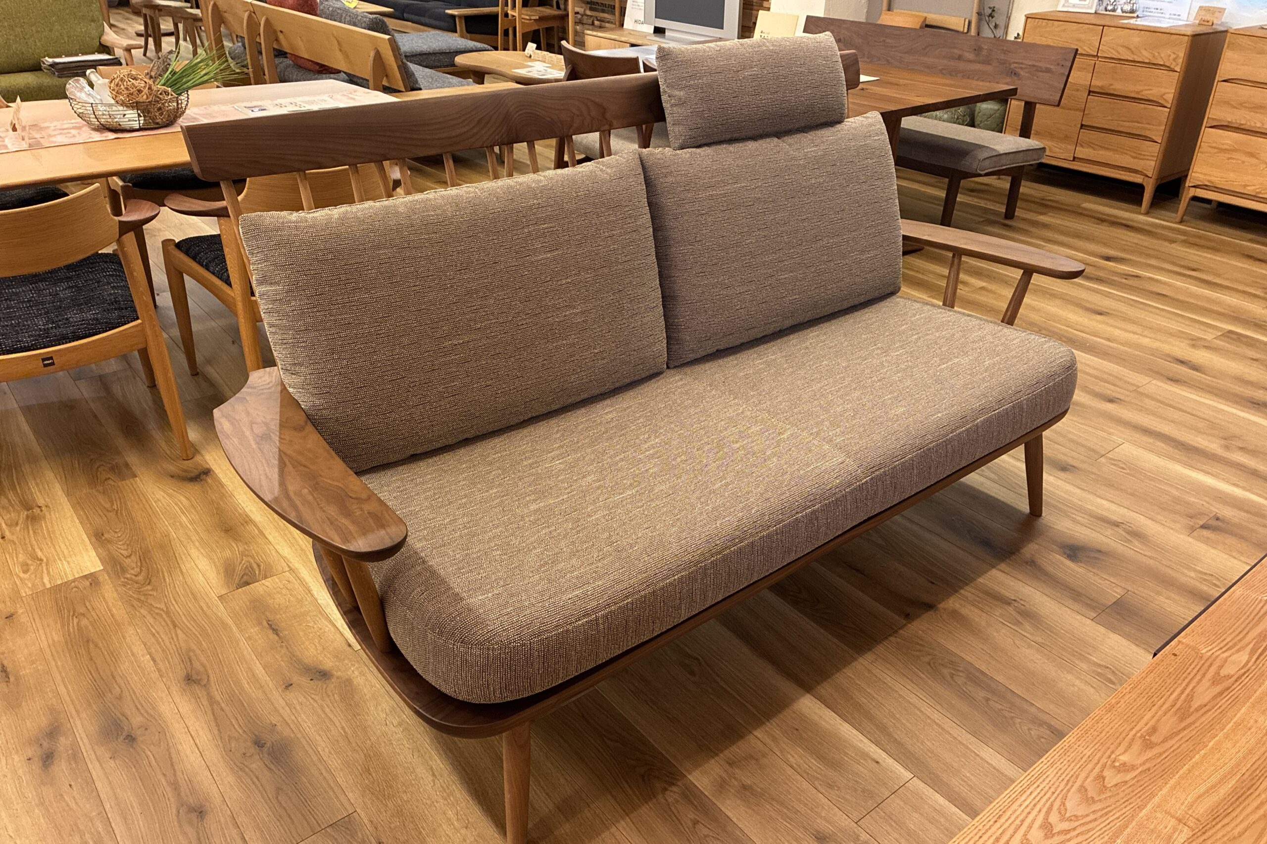 飛騨家具,HIDA,飛騨産業,ニューマッキンレイ,NEWMCKINLEY,ツートン,国産,ソファ,天然木,枚方家具団地,木匠舘マイ・ドゥ