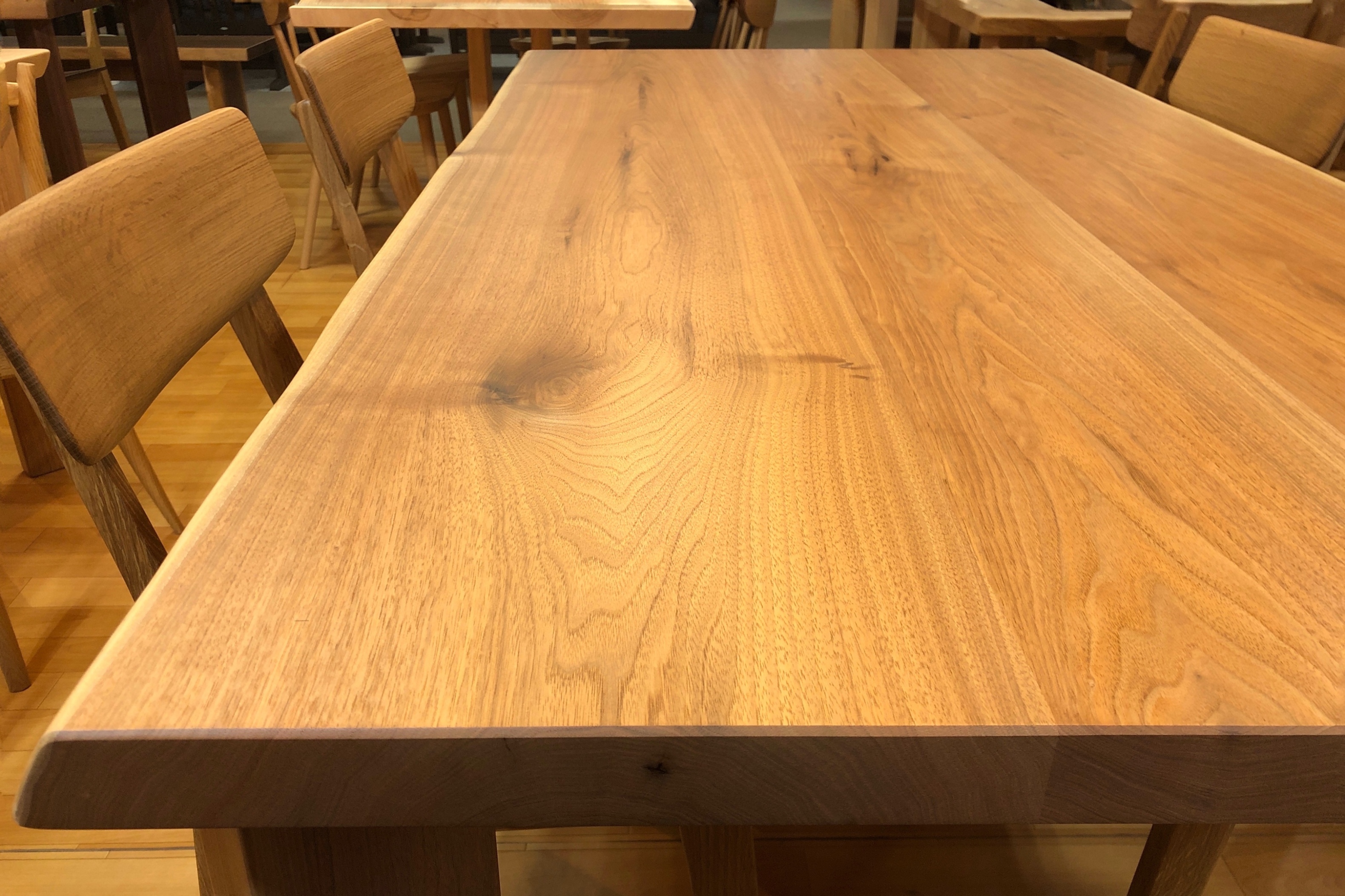 クルミ 胡桃 耳付き 接ぎ 一枚板 無垢 テーブル 国産 飛騨の家具 木匠舘マイドゥ