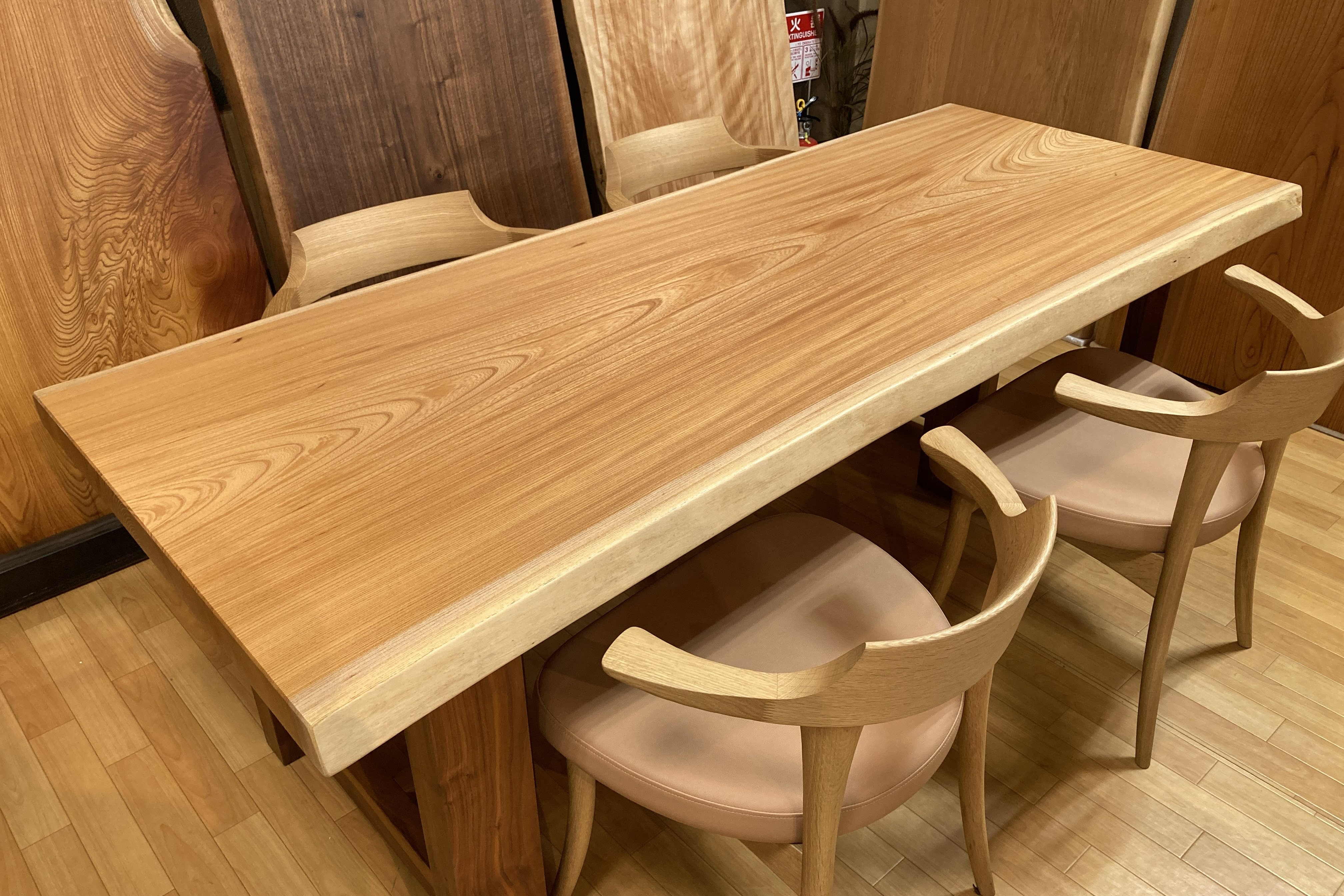 売約済み】欅(ケヤキ)一枚板テーブル(国産/兼用脚付) – 木匠舘