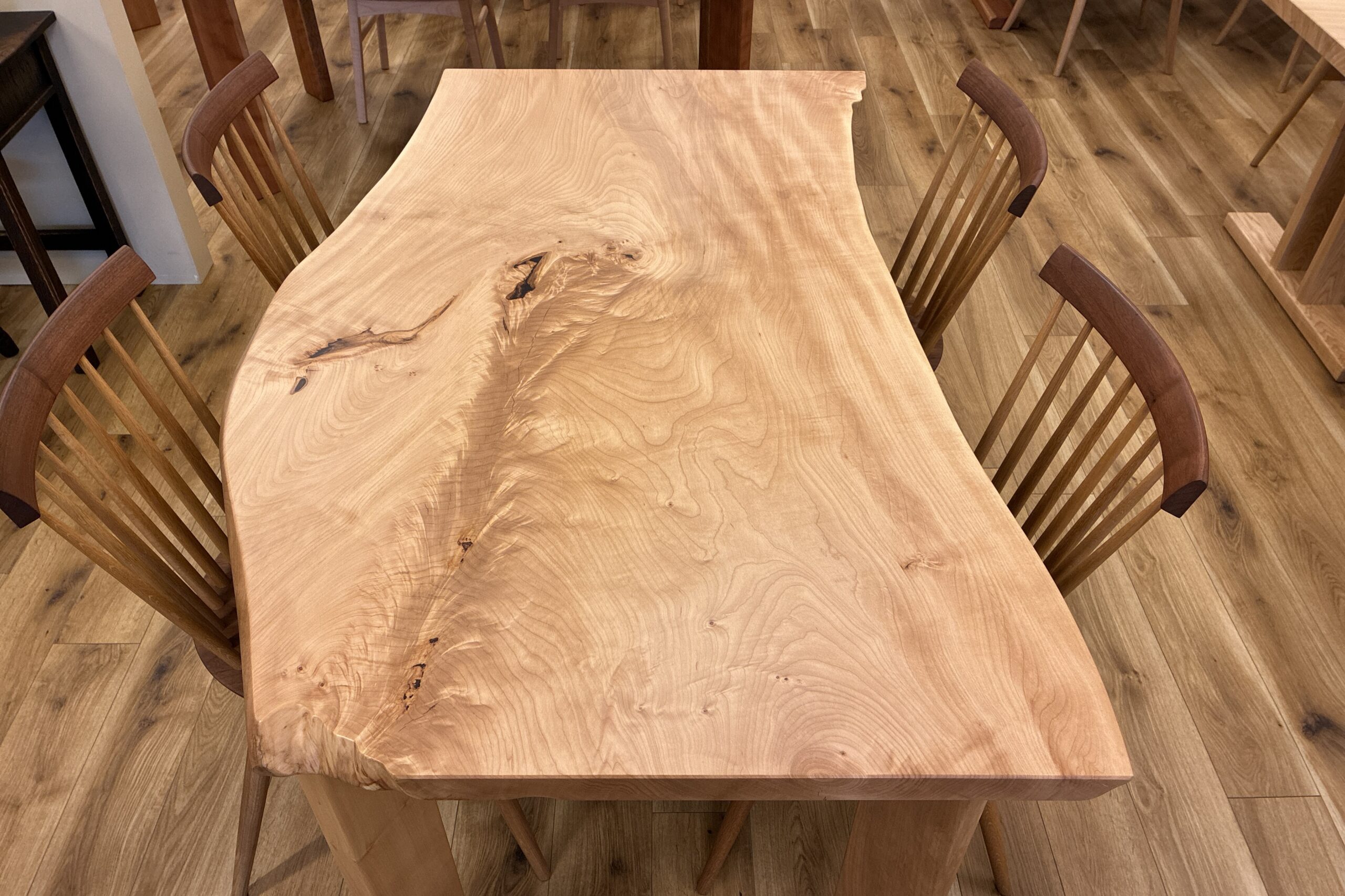 飛騨家具 飛騨の家具,一枚板,トチ,栃,耳付きテーブル,飛騨産業,大阪,枚方家具団地,木匠舘マイ・ドゥ
