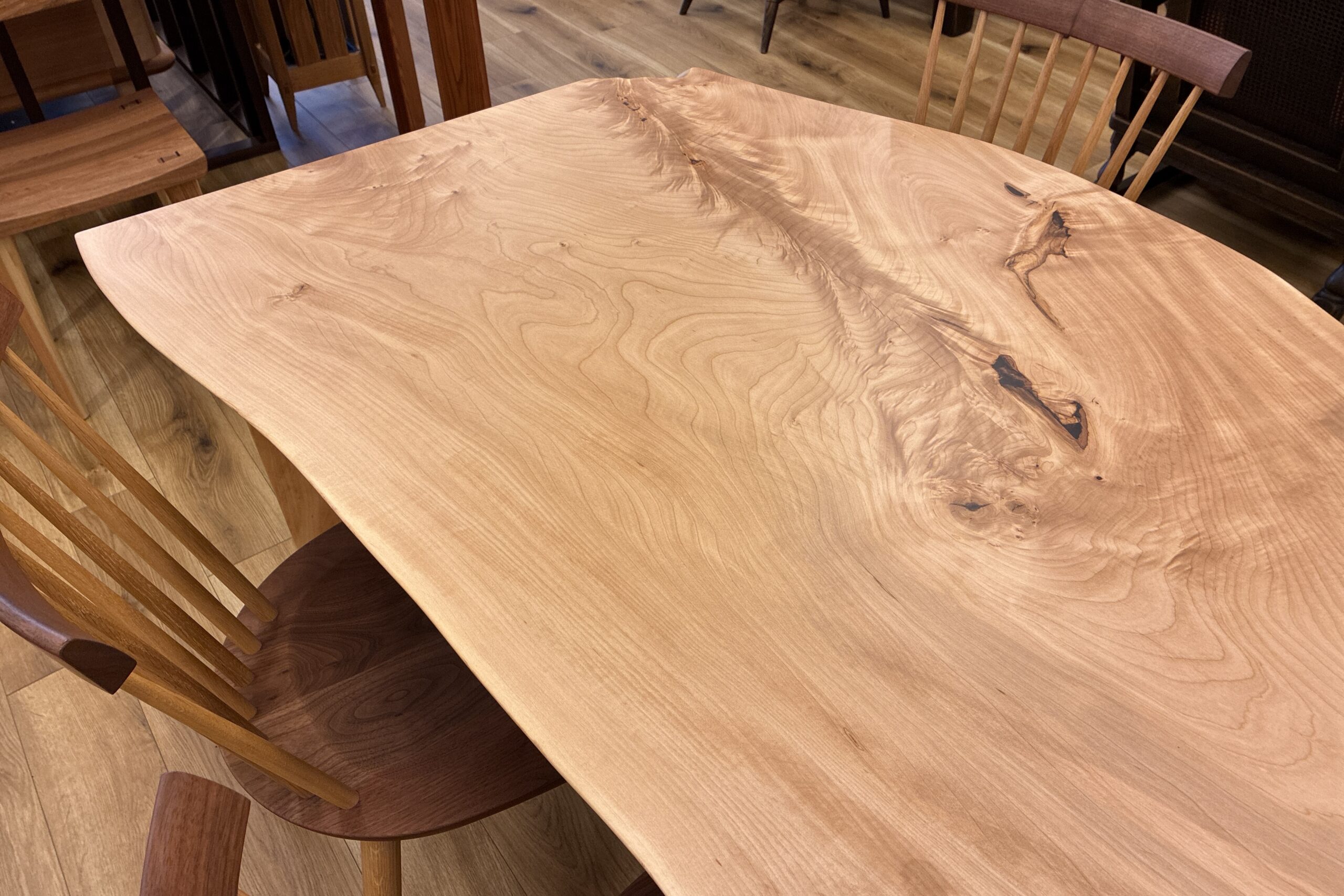 飛騨家具 飛騨の家具,一枚板,トチ,栃,耳付きテーブル,飛騨産業,大阪,枚方家具団地,木匠舘マイ・ドゥ