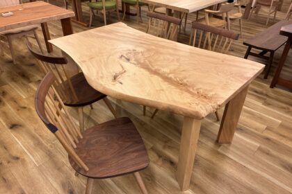 飛騨家具 飛騨の家具,一枚板,トチ,栃,耳付きテーブル,飛騨産業,大阪,枚方家具団地,木匠舘マイ・ドゥ