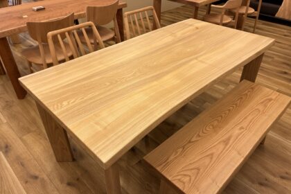 飛騨家具 飛騨の家具,一枚板,セン,栓,耳付きテーブル,飛騨産業,大阪,枚方家具団地,木匠舘マイ・ドゥ