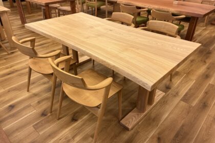 飛騨家具 飛騨の家具,一枚板,セン,栓,耳付きテーブル,飛騨産業,大阪,枚方家具団地,木匠舘マイ・ドゥ