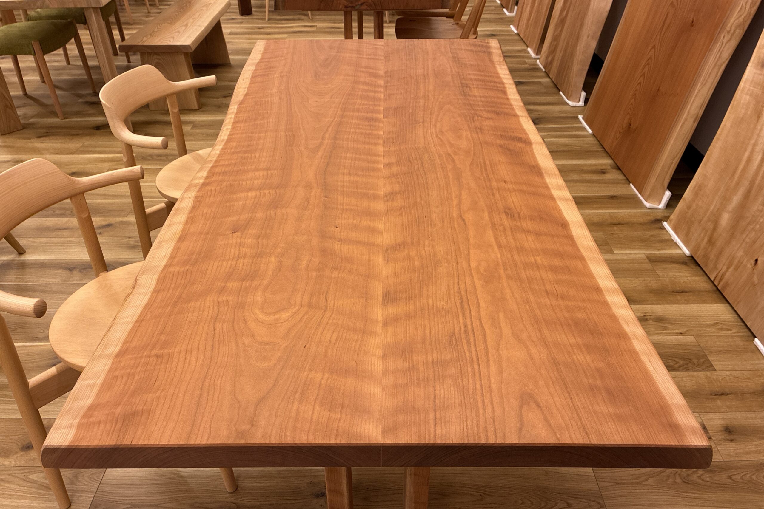 飛騨家具 飛騨の家具,一枚板,セン,栓,耳付きテーブル,飛騨産業,大阪,枚方家具団地,木匠舘マイ・ドゥ
