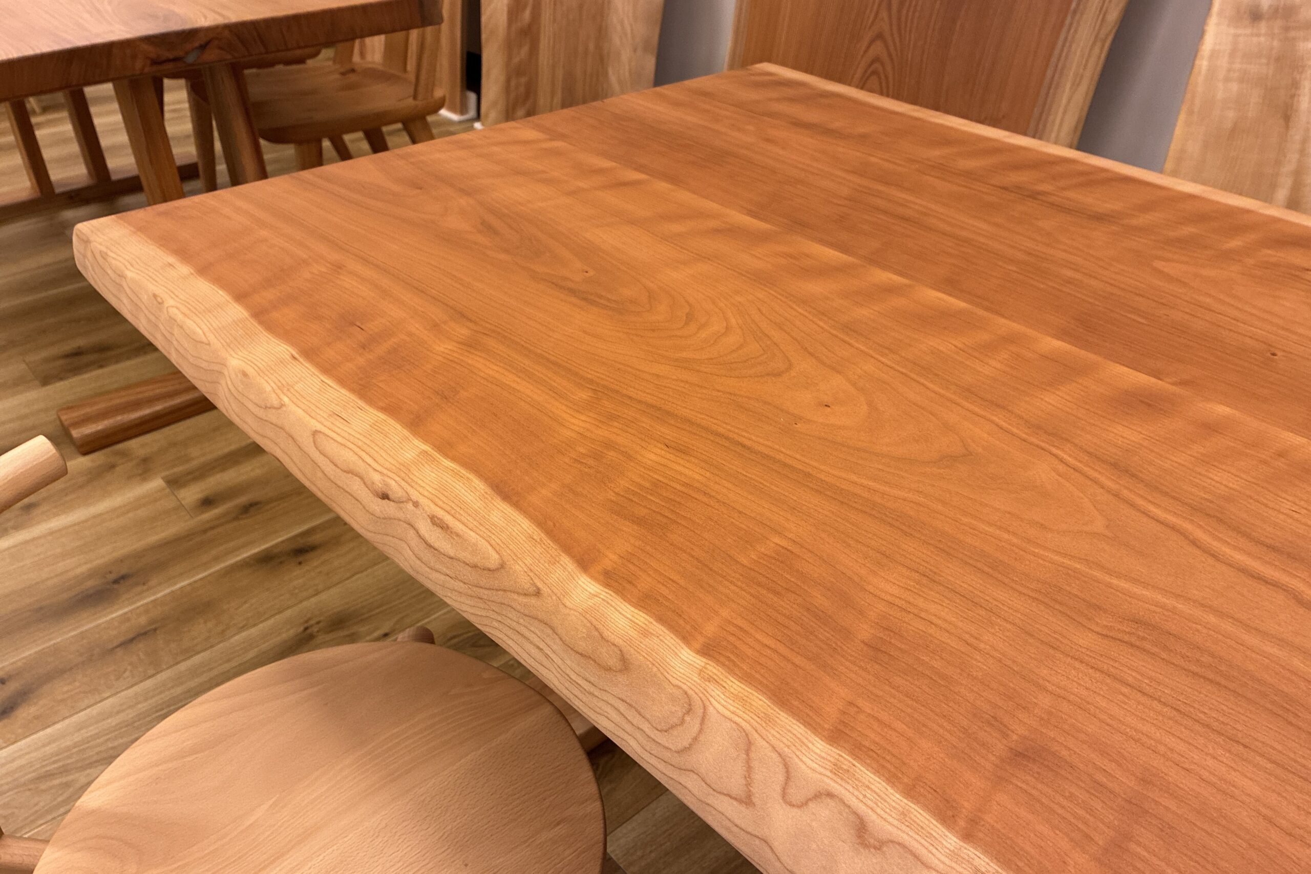 飛騨家具 飛騨の家具,一枚板,セン,栓,耳付きテーブル,飛騨産業,大阪,枚方家具団地,木匠舘マイ・ドゥ