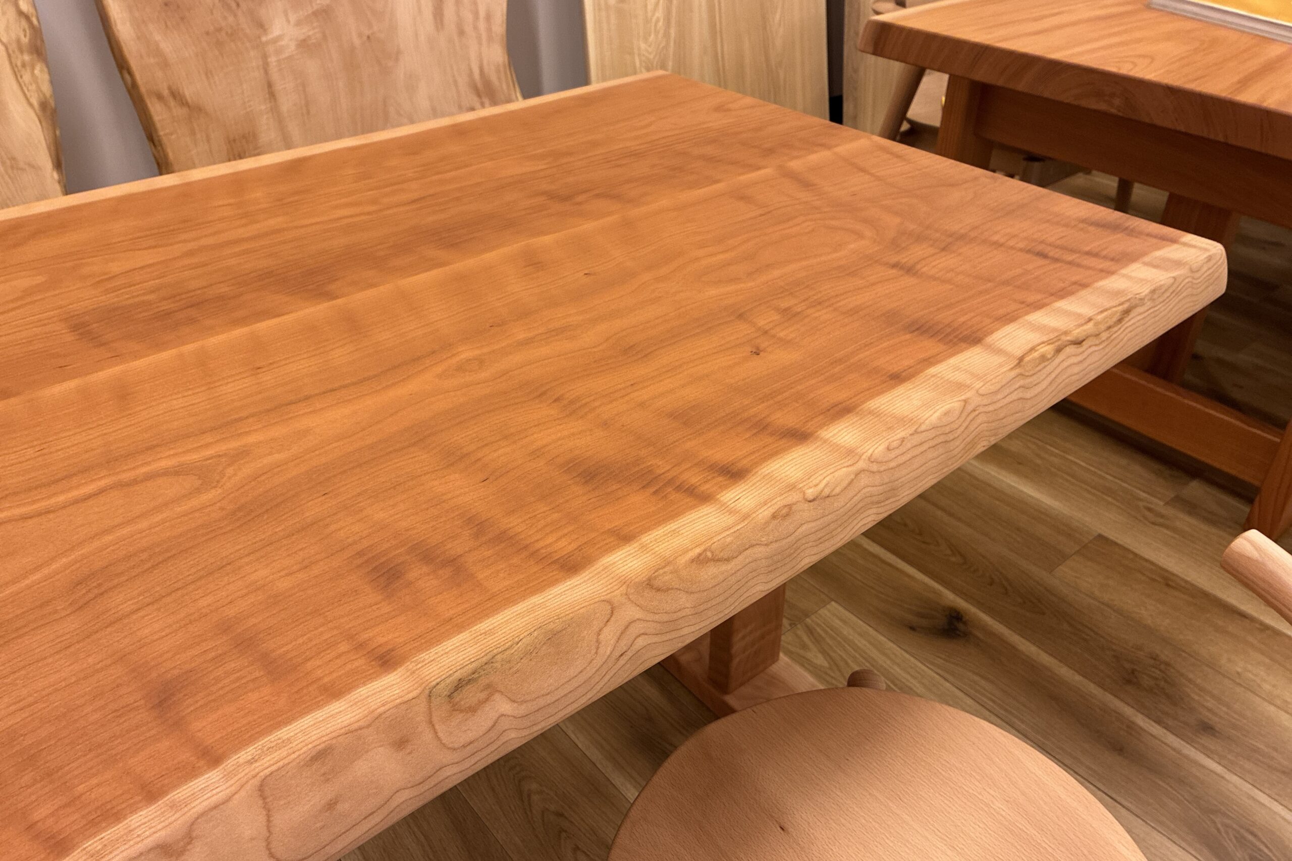 飛騨家具 飛騨の家具,一枚板,セン,栓,耳付きテーブル,飛騨産業,大阪,枚方家具団地,木匠舘マイ・ドゥ