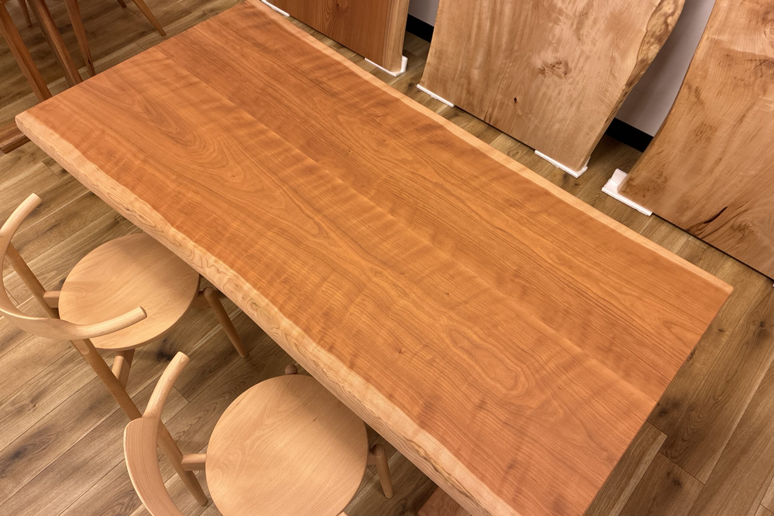 飛騨家具 飛騨の家具,一枚板,セン,栓,耳付きテーブル,飛騨産業,大阪,枚方家具団地,木匠舘マイ・ドゥ