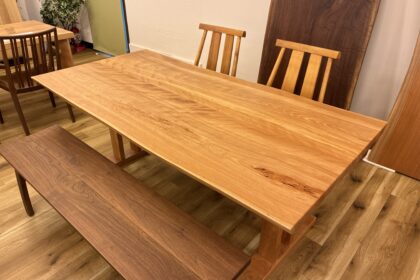 飛騨家具 飛騨の家具,一枚板,カバ,樺,耳付きテーブル,飛騨産業,大阪,枚方家具団地,木匠舘マイ・ドゥ