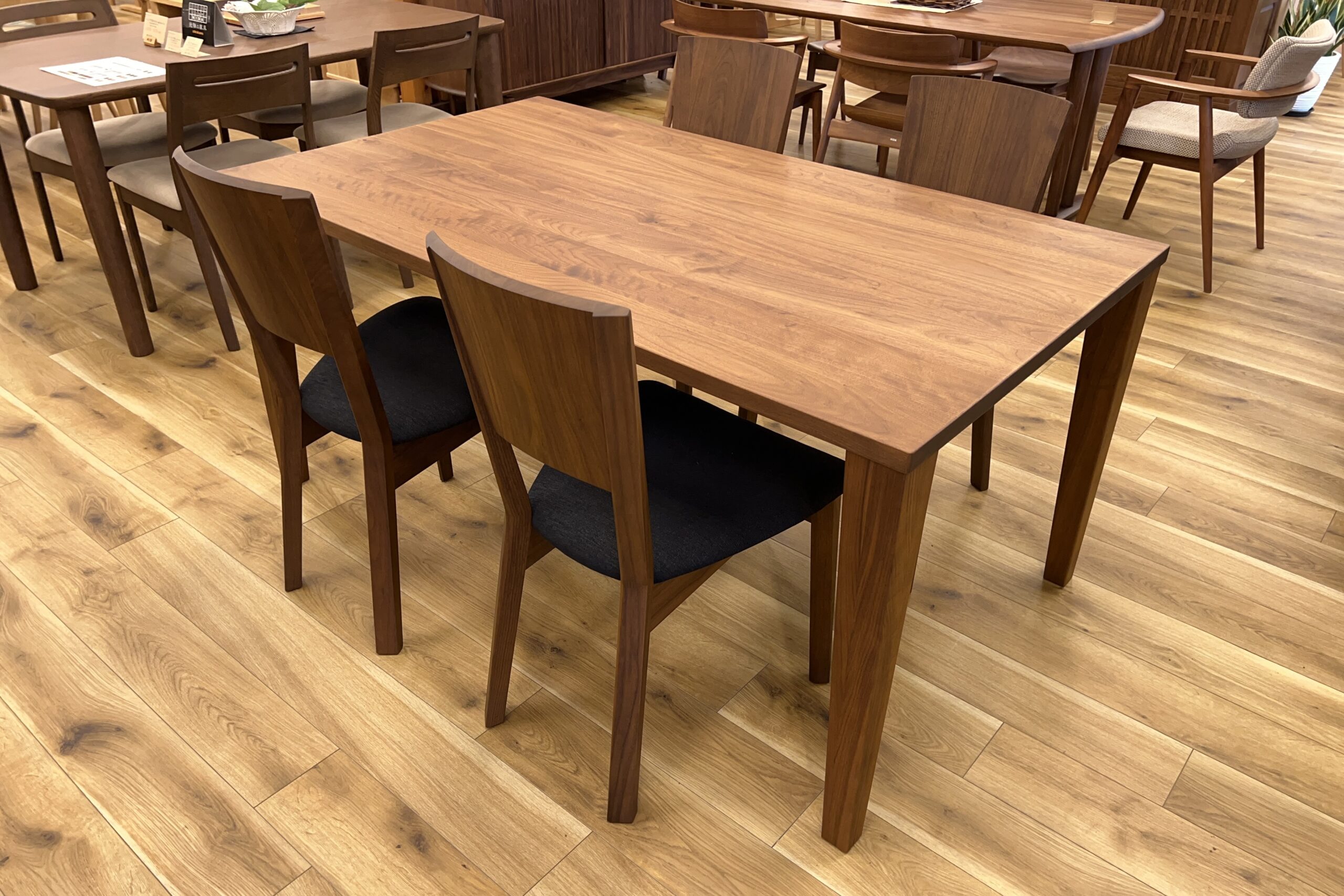 飛騨家具,shirakawa,シラカワ,LEVY,レヴィ,国産,ダイニング,テーブル,チェア,天然木,枚方家具団地,木匠舘マイ・ドゥ