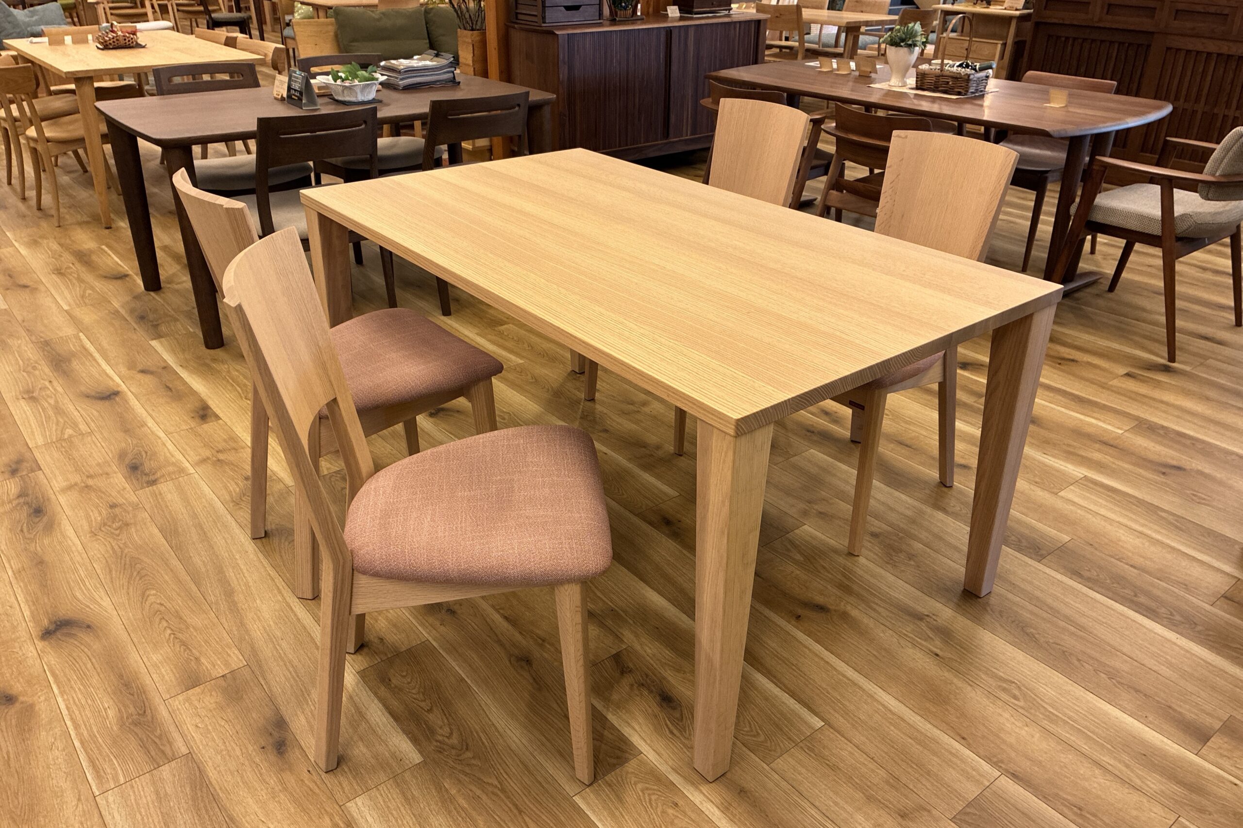 飛騨家具,shirakawa,シラカワ,LEVY,レヴィ,国産,ダイニング,テーブル,チェア,天然木,枚方家具団地,木匠舘マイ・ドゥ