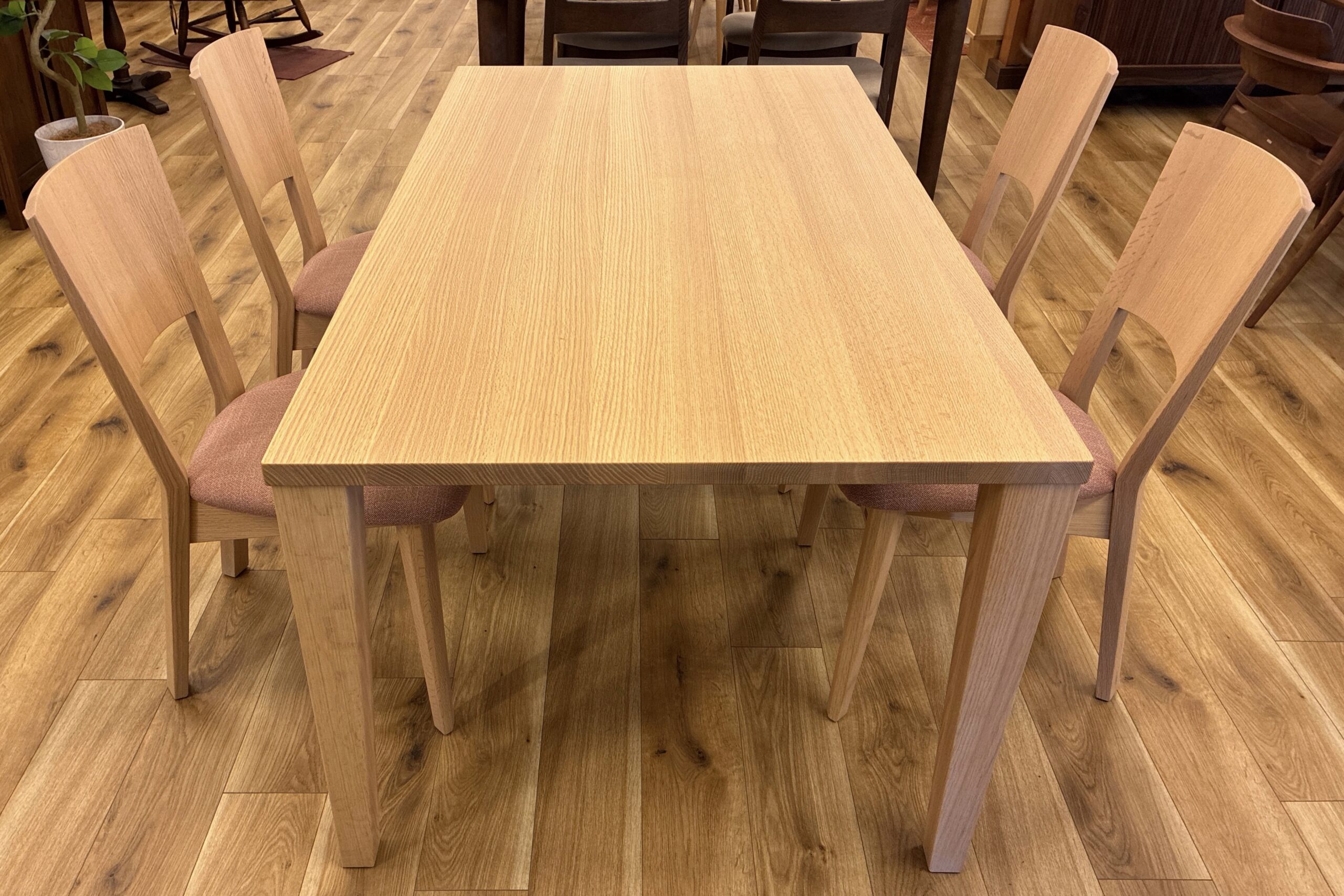 飛騨家具,shirakawa,シラカワ,LEVY,レヴィ,国産,ダイニング,テーブル,チェア,天然木,枚方家具団地,木匠舘マイ・ドゥ