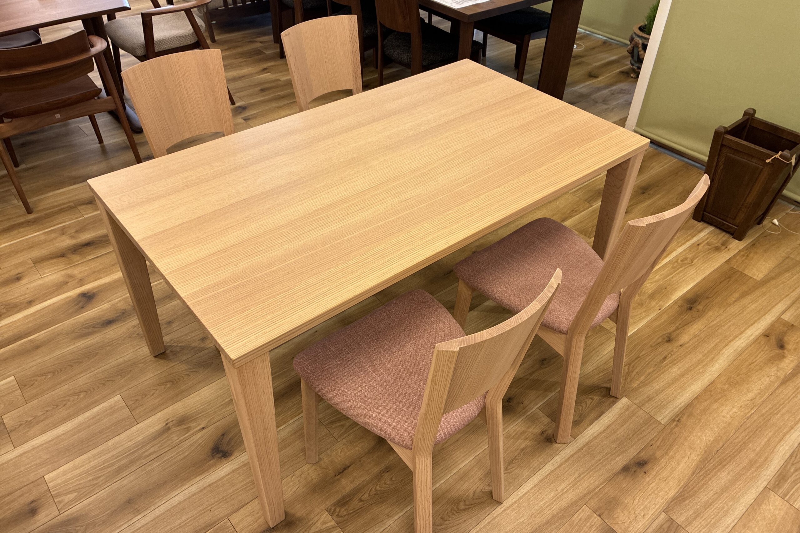 飛騨家具,shirakawa,シラカワ,LEVY,レヴィ,国産,ダイニング,テーブル,チェア,天然木,枚方家具団地,木匠舘マイ・ドゥ