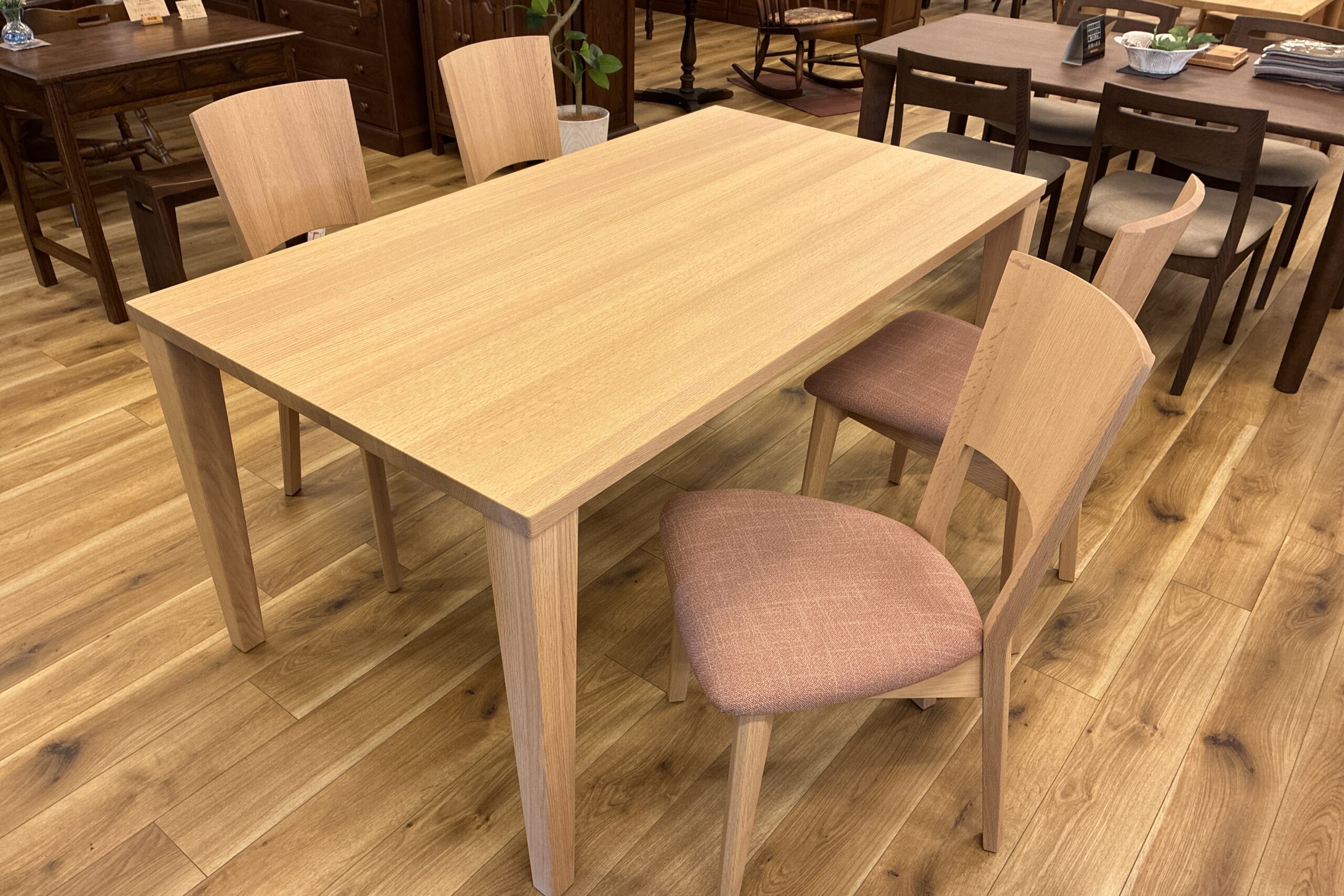 飛騨家具,shirakawa,シラカワ,LEVY,レヴィ,国産,ダイニング,テーブル,チェア,天然木,枚方家具団地,木匠舘マイ・ドゥ